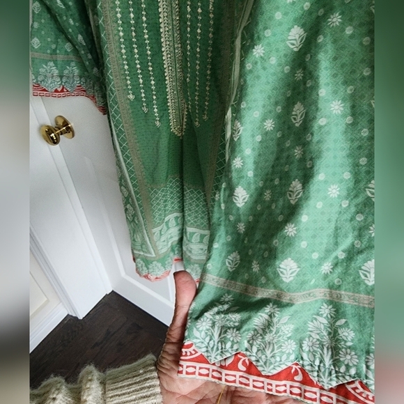 Beautiful Artsy Bohemium Green Embroidered Coverup with Side Slits - Picture 3 of 4